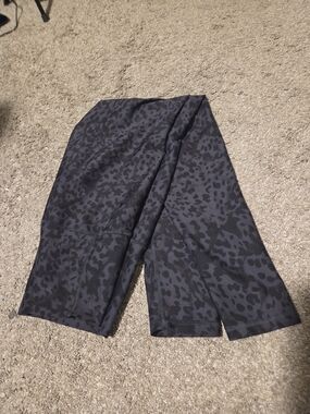 Old Navy Black & Dark Gray Leopard Print Leggings